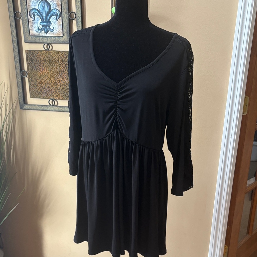 Torrid Black Ruched Tunic with Lace Sleeves